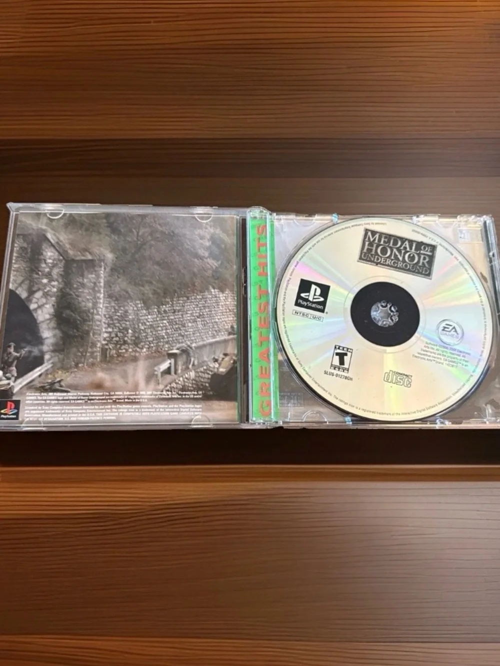 Sony PlayStation Medal of Honor Underground – Green Accented Cover Art